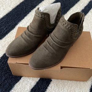 Vince camuto ankle booties